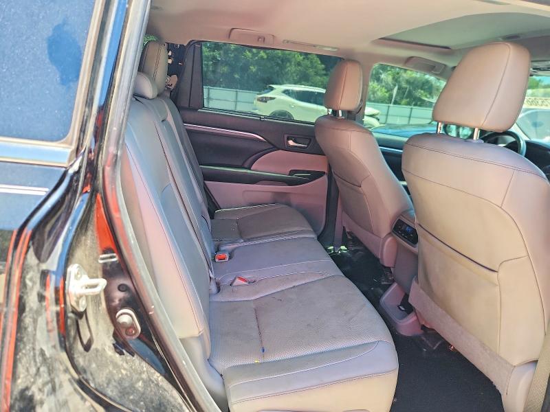 Photo 11 from auction – 2019 TOYOTA HIGHLANDER with VIN 5TDDZRFH9KS962385