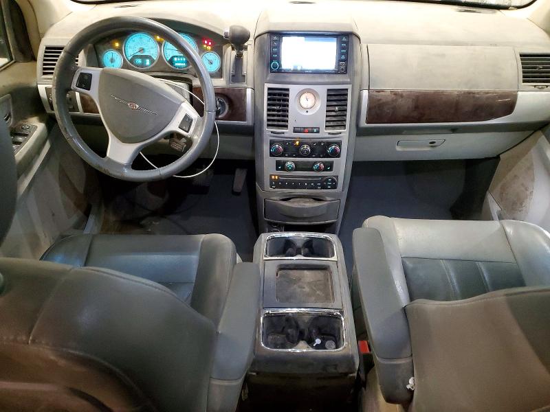 Photo 8 from auction – 2010 CHRYSLER TOWN & COUNTRY with VIN 2A4RR5D11AR280705