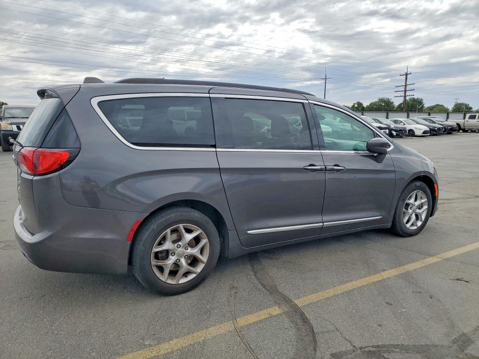 Photo 3 from auction – 2017 CHRYSLER PACIFICA with VIN 2C4RC1BG0HR803858