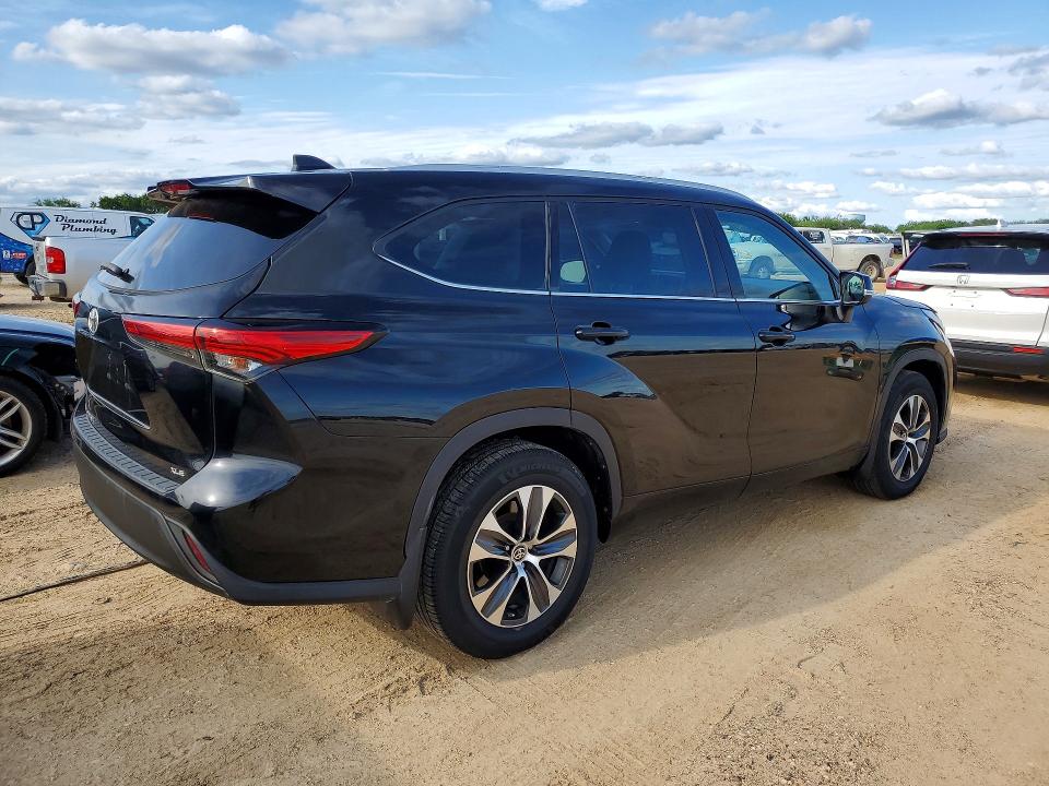 Photo 3 from auction – 2022 TOYOTA HIGHLANDER with VIN 5TDGZRAH2NS539057
