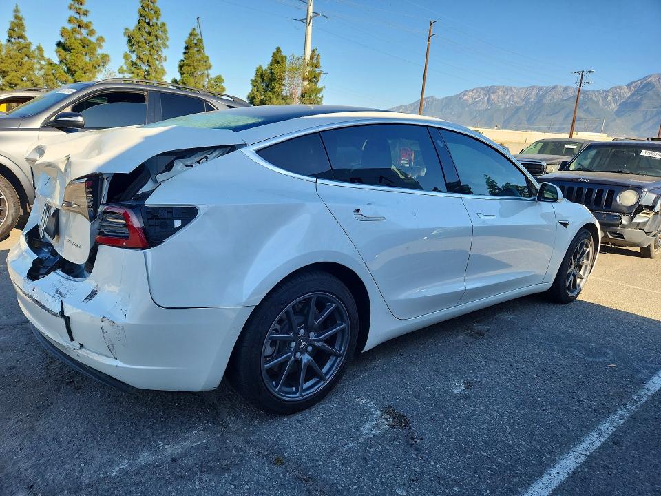 Photo 3 from auction – 2019 TESLA MODEL 3 with VIN 5YJ3E1EB9KF493776