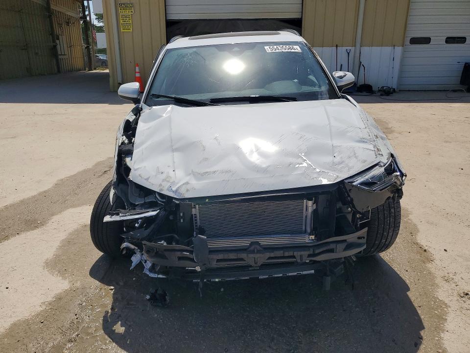 Снимка 5 от търг – 2024 AUDI Q3 с VIN WA1EECF30R1188515