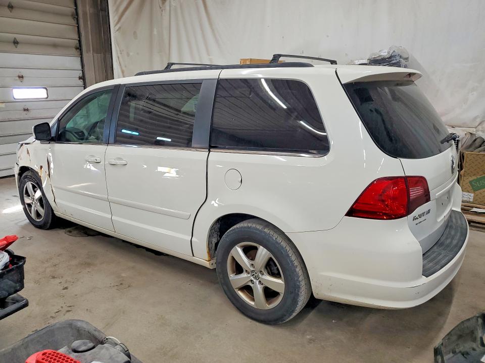 Photo 2 from auction – 2011 VOLKSWAGEN ROUTAN with VIN 2V4RW5DG0BR747672