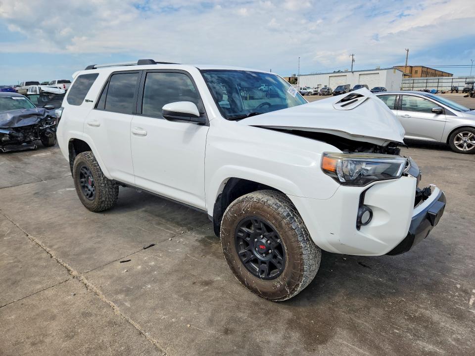 Photo 4 from auction – 2015 TOYOTA 4RUNNER with VIN JTEBU5JR4F5232762