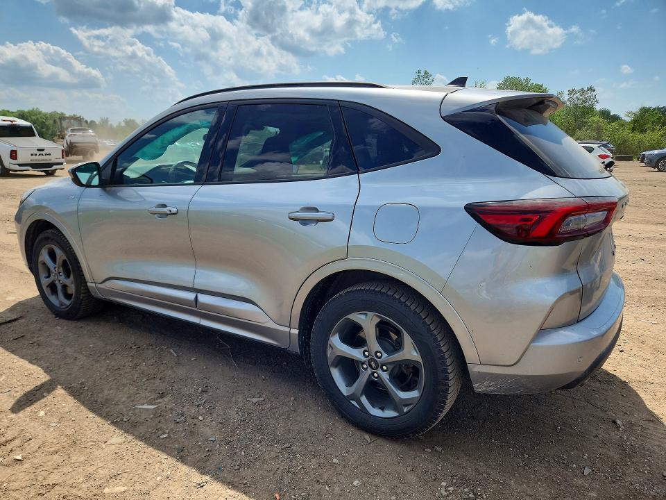 Photo 2 from auction – 2023 FORD ESCAPE with VIN 1FMCU9NAXPUB27568
