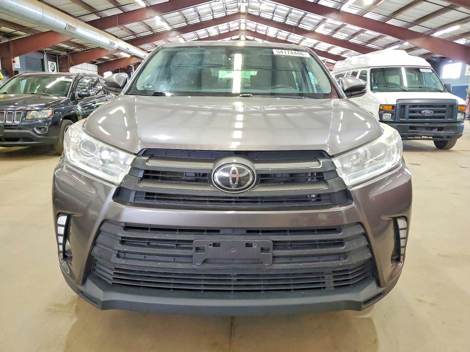 Photo 5 from auction – 2019 TOYOTA HIGHLANDER with VIN 5TDBZRFH1KS916654