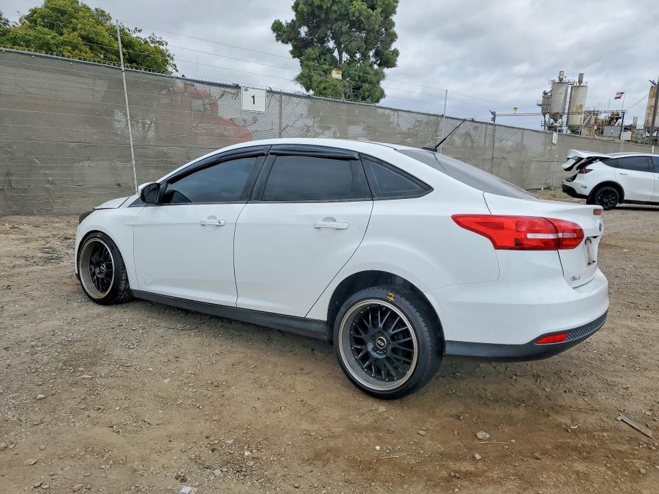 Photo 2 from auction – 2015 FORD FOCUS with VIN 1FADP3F21FL335322