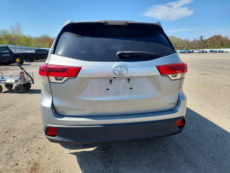 Photo 6 from auction – 2017 TOYOTA HIGHLANDER with VIN 5TDBZRFH3HS406511