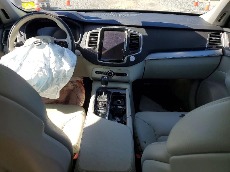 Photo 8 from auction – 2016 VOLVO XC90 with VIN YV4A22PK2G1085894