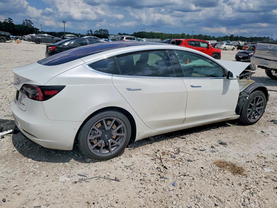 Photo 3 from auction – 2018 TESLA MODEL 3 with VIN 5YJ3E1EB6JF178948