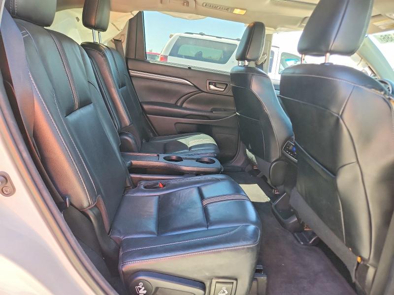 Photo 11 from auction – 2017 TOYOTA HIGHLANDER with VIN 5TDJZRFH0HS433158