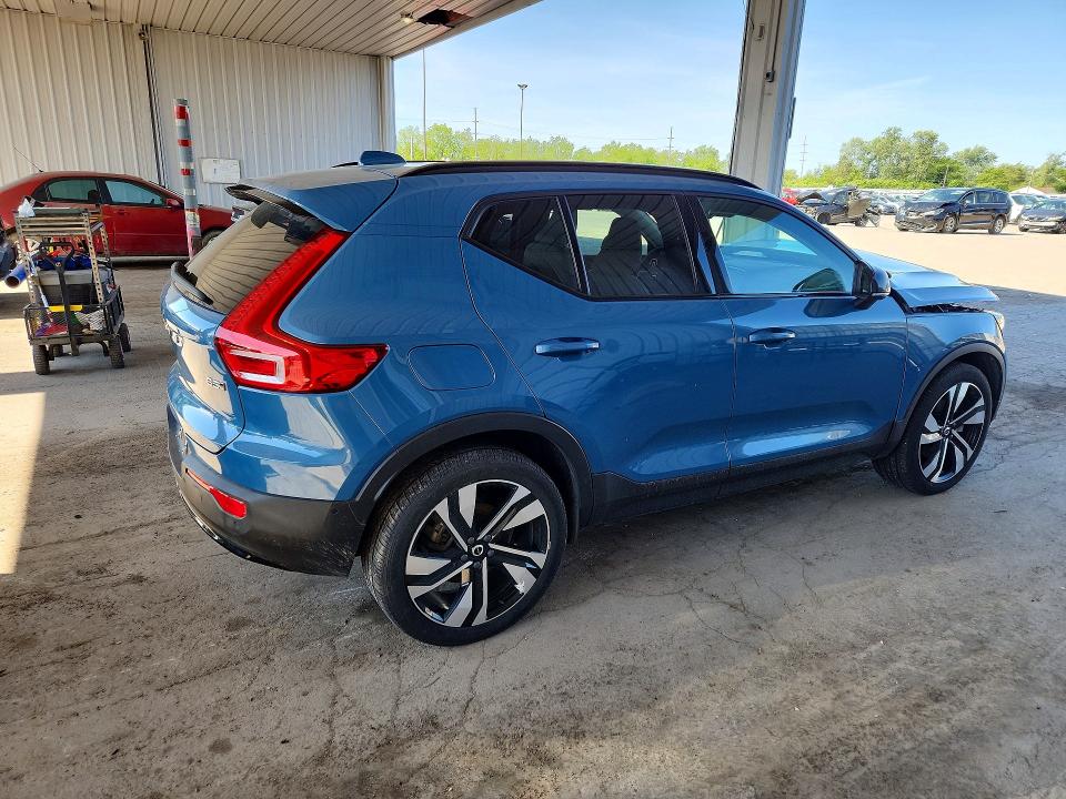 Photo 3 from auction – 2023 VOLVO XC40 with VIN YV4L12UW7P2007950