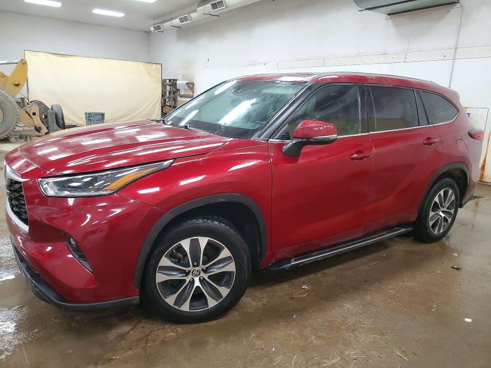TOYOTA HIGHLANDER 2021 with VIN 5TDGZRAH1MS063057 - Photo from auction