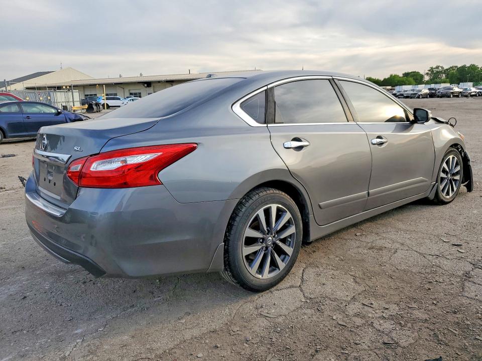 Photo 3 from auction – 2017 NISSAN ALTIMA with VIN 1N4AL3AP1HC235032