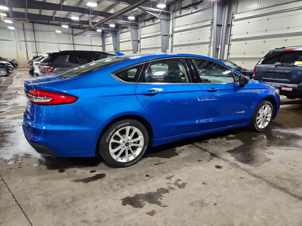 Photo 3 from auction – 2019 FORD FUSION with VIN 3FA6P0LU2KR125644