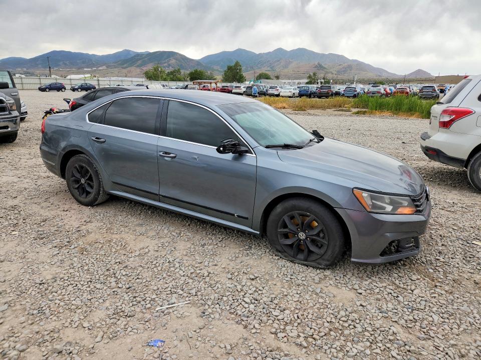 Photo 4 from auction – 2016 VOLKSWAGEN PASSAT with VIN 1VWAT7A31GC033530