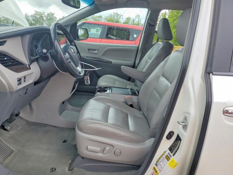 Photo 7 from auction – 2016 TOYOTA SIENNA with VIN 5TDYK3DC5GS736667