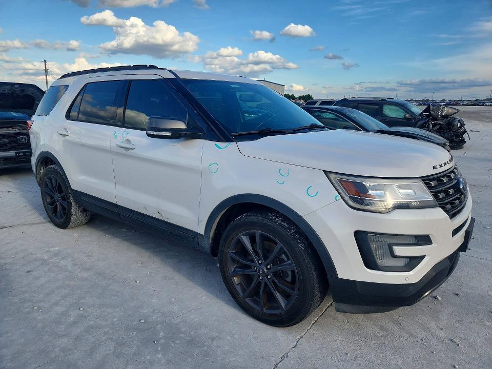 Photo 4 from auction – 2017 FORD EXPLORER with VIN 1FM5K7D81HGD85141