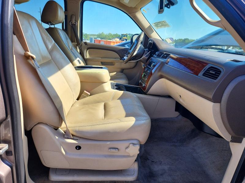 Photo 7 from auction – 2011 CHEVROLET TAHOE with VIN 1GNSCBE03BR365833