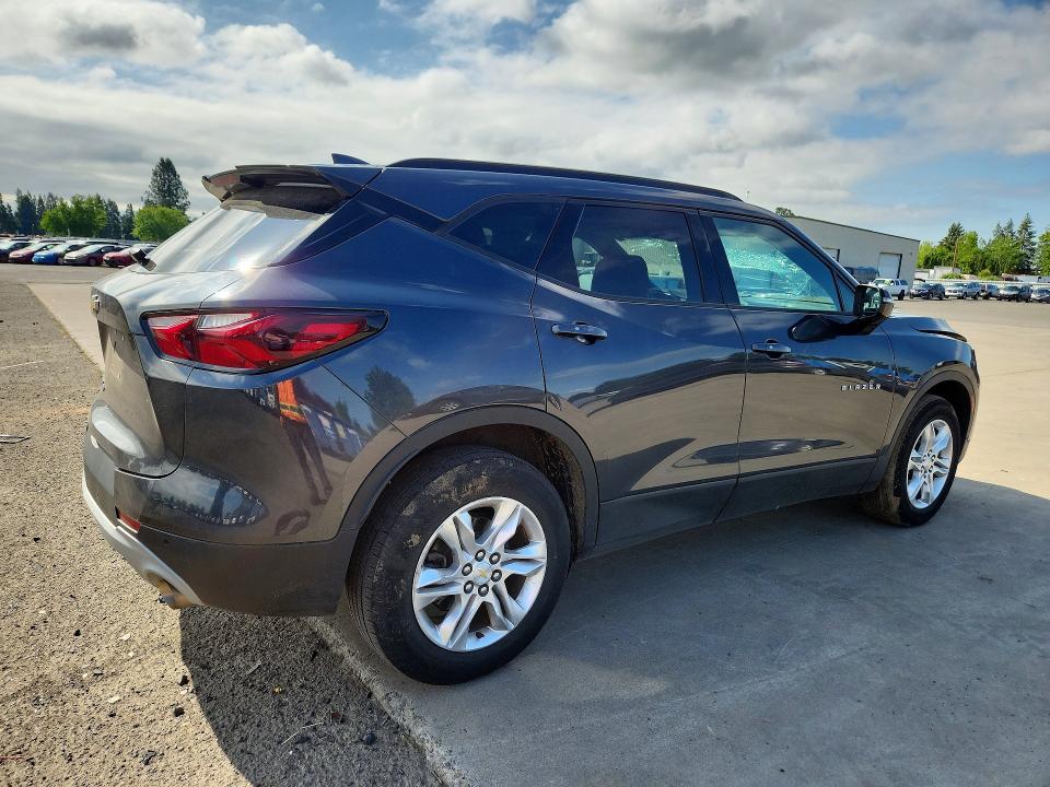 Photo 3 from auction – 2021 CHEVROLET BLAZER with VIN 3GNKBHRSXMS573418