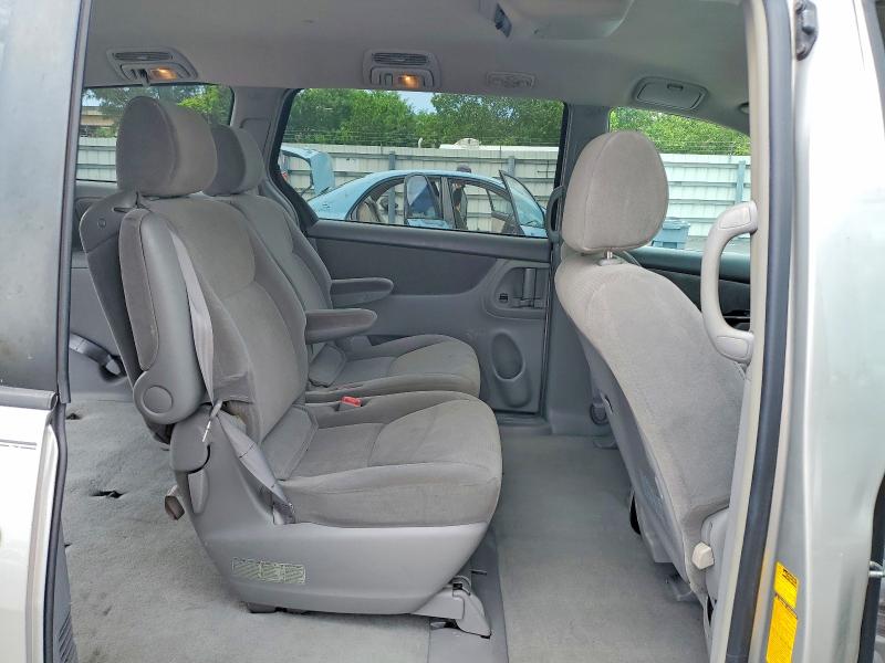 Photo 11 from auction – 2004 TOYOTA SIENNA with VIN 5TDZA23C24S137157