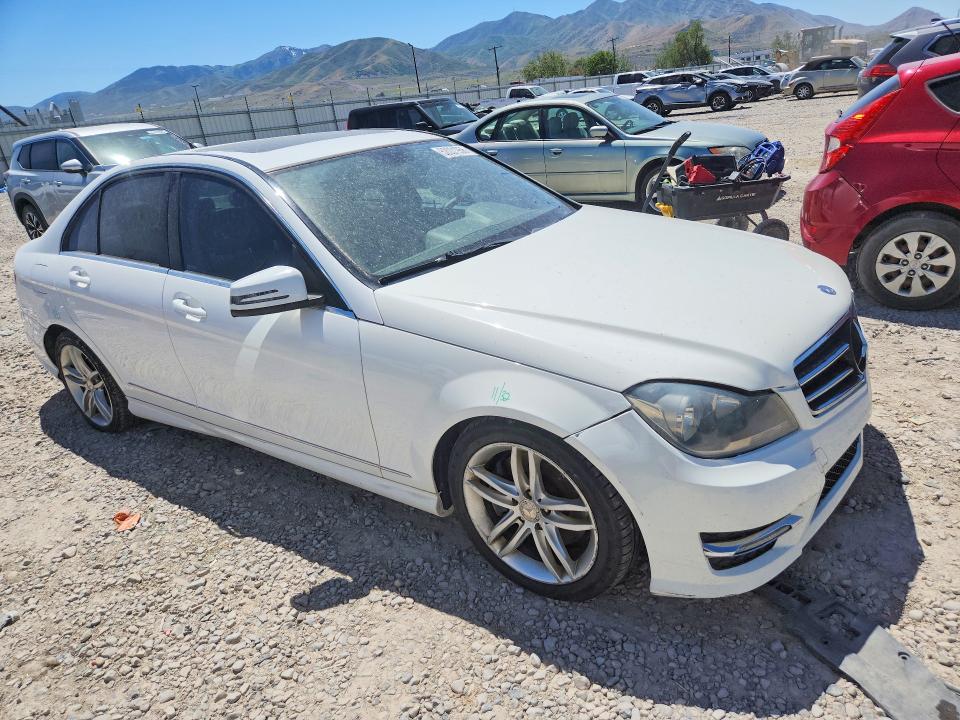Photo 4 from auction – 2013 MERCEDES-BENZ C with VIN WDDGF8AB2DR242615