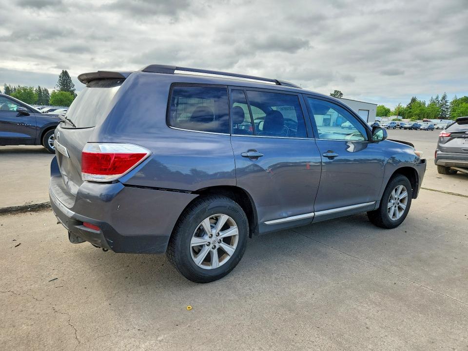 Photo 3 from auction – 2013 TOYOTA HIGHLANDER with VIN 5TDBK3EH2DS232900