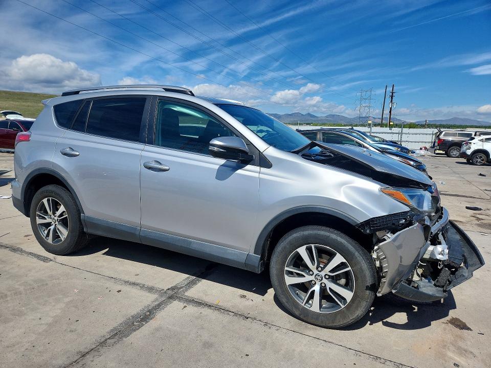 Photo 4 from auction – 2017 TOYOTA RAV4 with VIN 2T3RFREVXHW568777