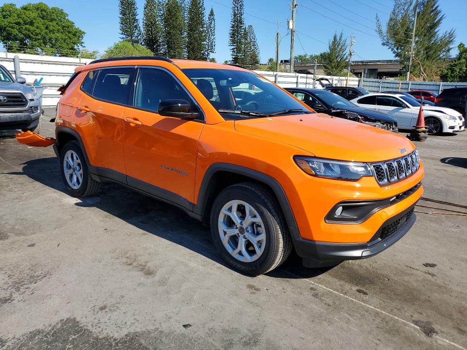 Foto 4 de la subasta – 2026 JEEP COMPASS con VIN 3C4NJDBN9TT199432
