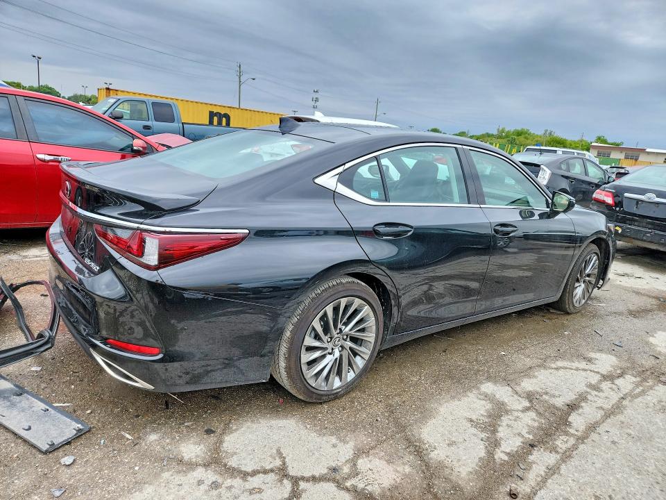 Photo 3 from auction – 2025 LEXUS ES 350 with VIN 58AEZ1B17SU219903