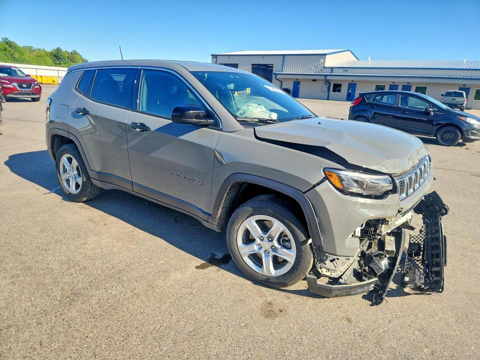 Photo 4 from auction – 2024 JEEP COMPASS with VIN 3C4NJDAN7RT576995