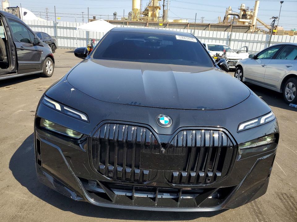 صورة رقم 5 من المزاد - 2023 BMW 740 مع VIN WBA23EH05PCN46574