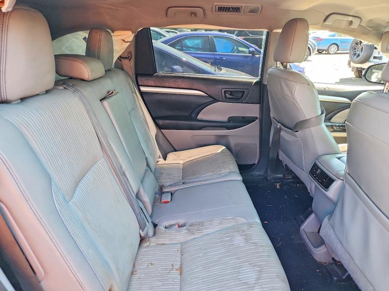 Photo 11 from auction – 2014 TOYOTA HIGHLANDER with VIN 5TDBKRFH7ES048023