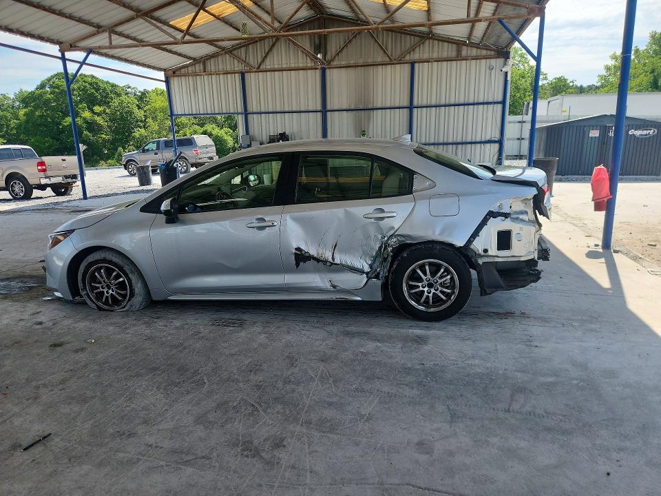 Photo 2 from auction – 2022 TOYOTA COROLLA with VIN JTDEAMDE3N3004016