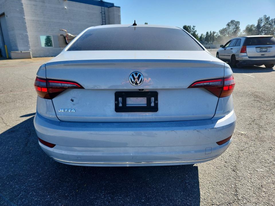Photo 6 from auction – 2019 VOLKSWAGEN JETTA with VIN 3VWCB7BUXKM142028