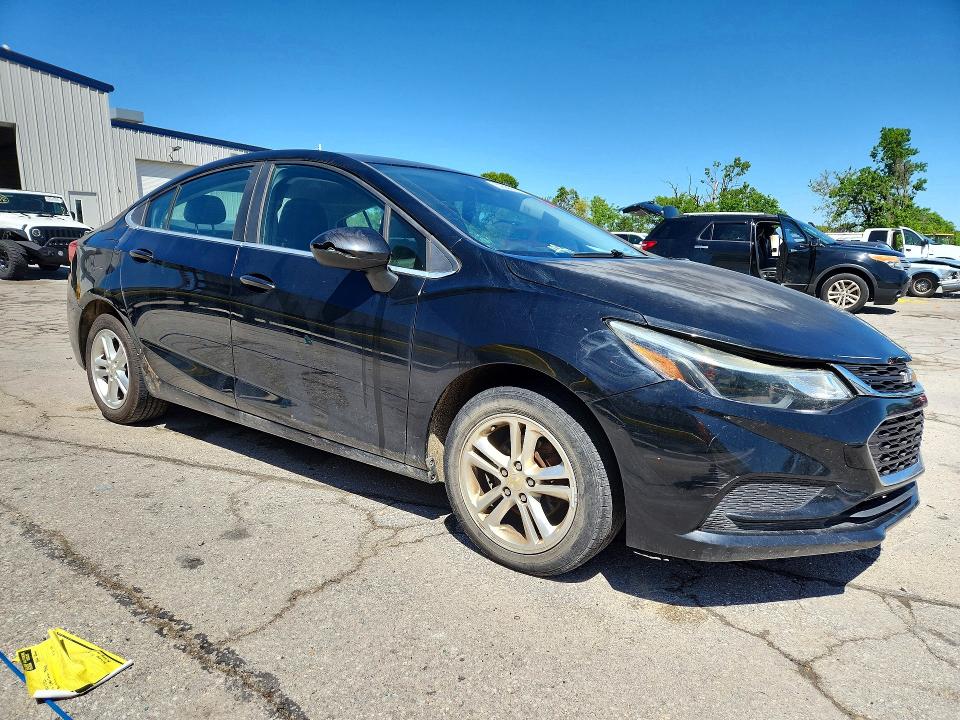 Photo 4 from auction – 2016 CHEVROLET CRUZE with VIN 1G1BE5SM1G7313205
