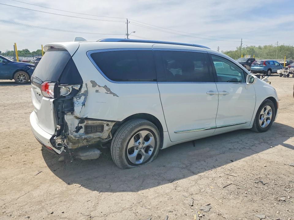 Photo 3 from auction – 2017 CHRYSLER PACIFICA with VIN 2C4RC1EG3HR578265