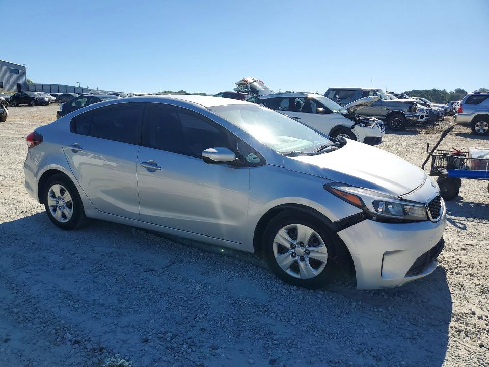 Photo 4 from auction – 2018 KIA FORTE with VIN 3KPFK4A79JE171572