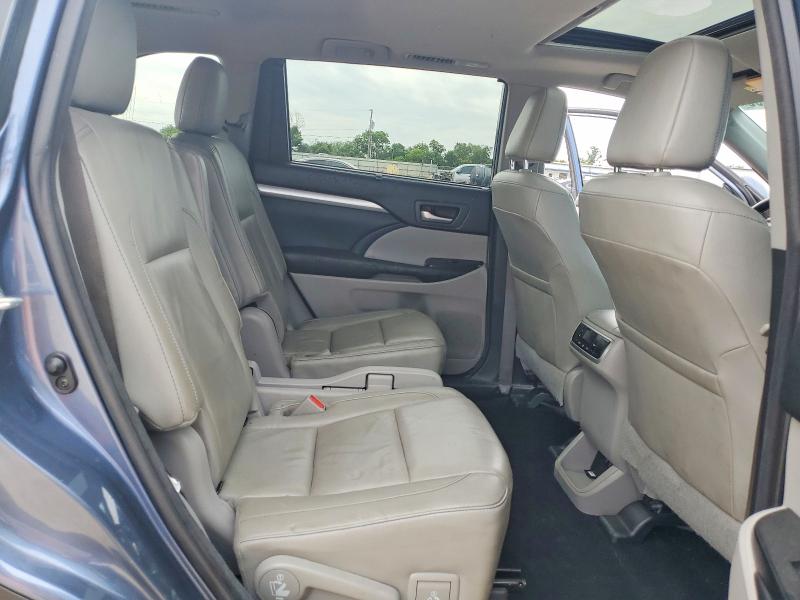 Photo 10 from auction – 2018 TOYOTA HIGHLANDER with VIN 5TDKZRFH2JS236762