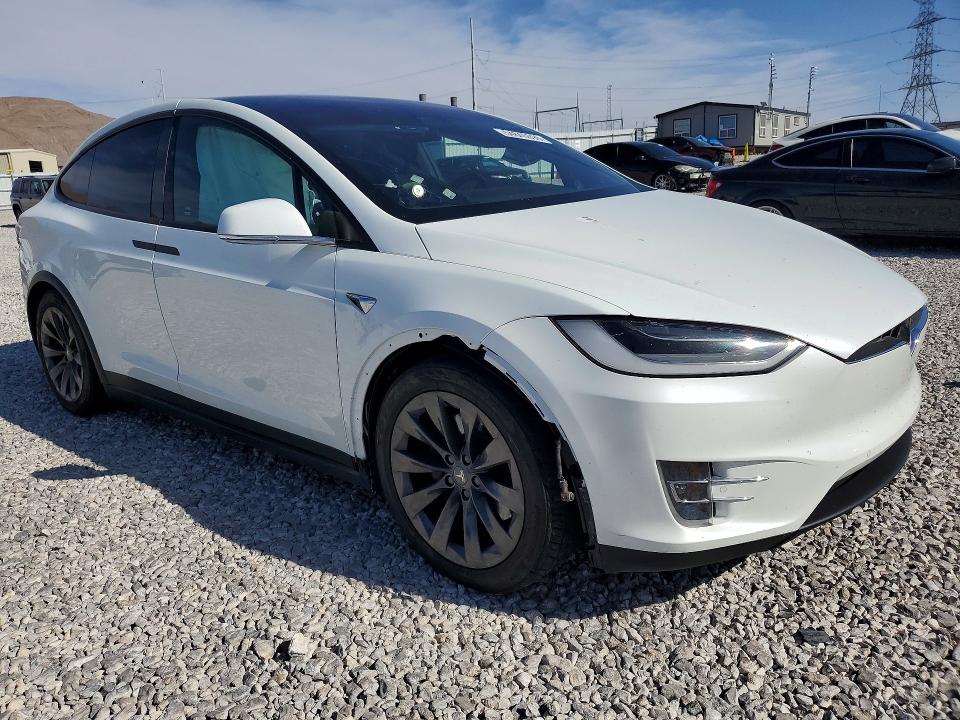 Photo 4 from auction – 2018 TESLA MODEL X with VIN 5YJXCBE26JF090415