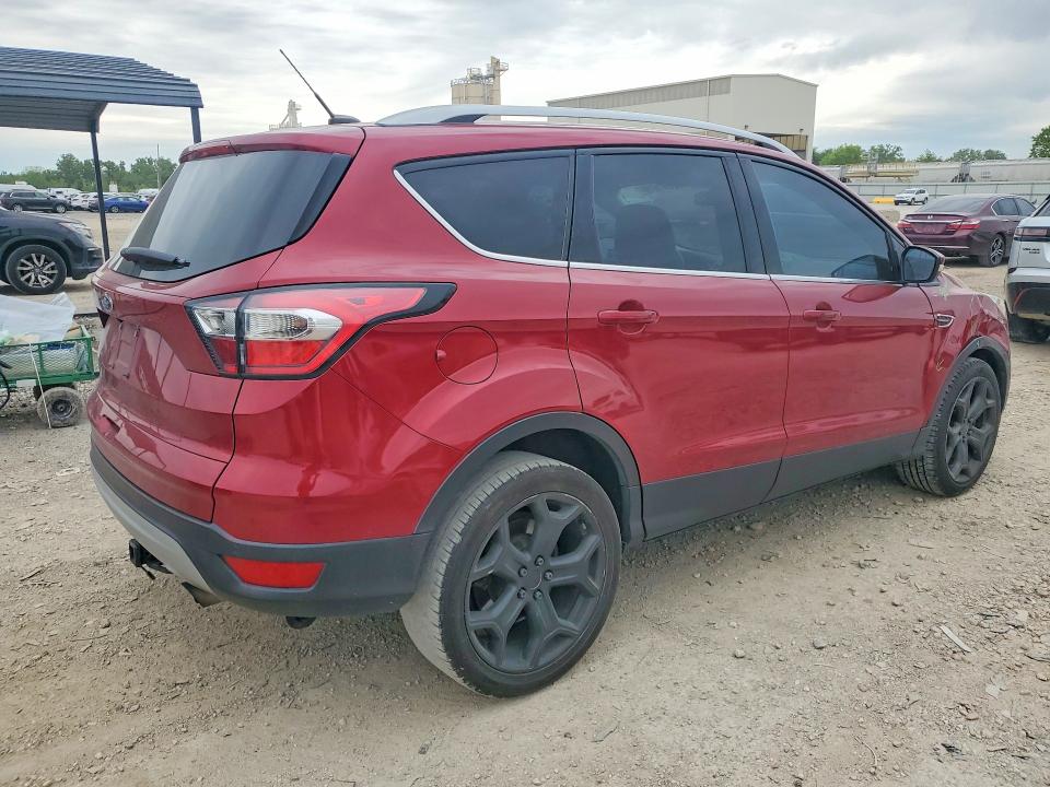Photo 3 from auction – 2017 FORD ESCAPE with VIN 1FMCU9J91HUC25112