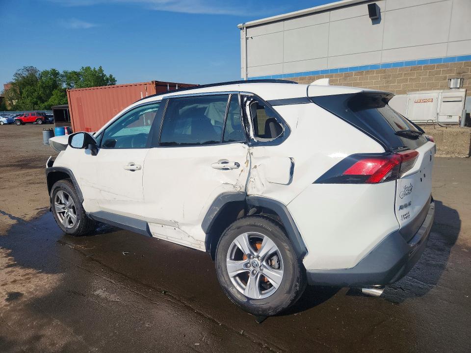 Photo 2 from auction – 2022 TOYOTA RAV4 with VIN 2T3P1RFV5NW254843