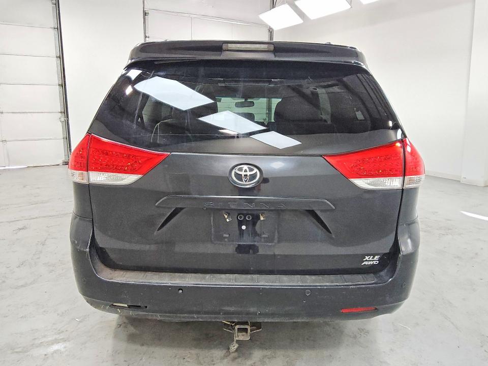 Photo 6 from auction – 2014 TOYOTA SIENNA with VIN 5TDDK3DC2ES086935