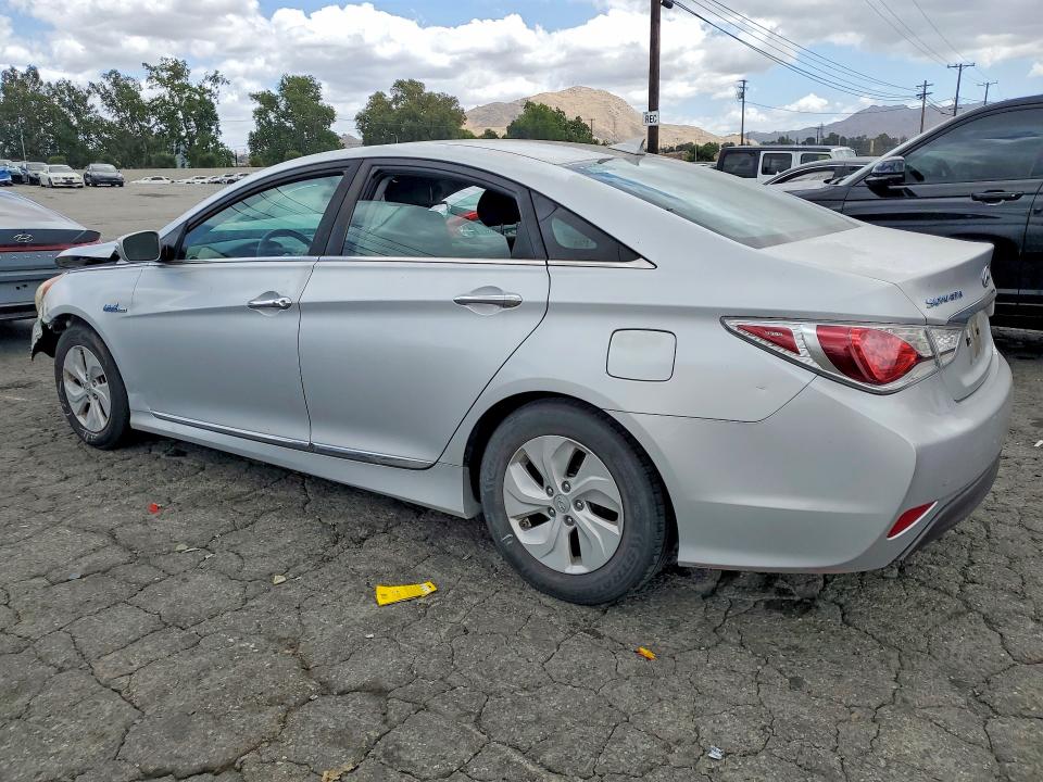 Photo 2 from auction – 2014 HYUNDAI SONATA HYBRID with VIN KMHEC4A41EA114902