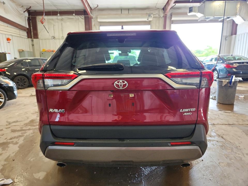 Photo 6 from auction – 2021 TOYOTA RAV4 with VIN JTMN1RFV9MD070377