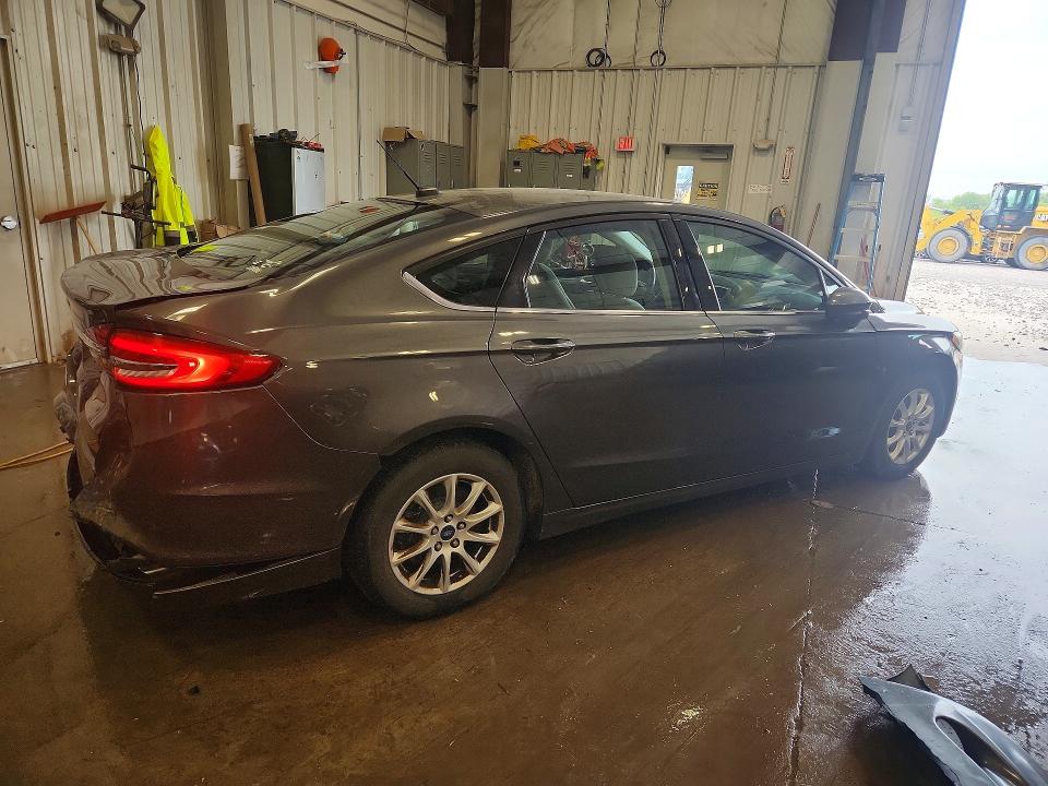 Photo 3 from auction – 2017 FORD FUSION with VIN 3FA6P0G73HR108509