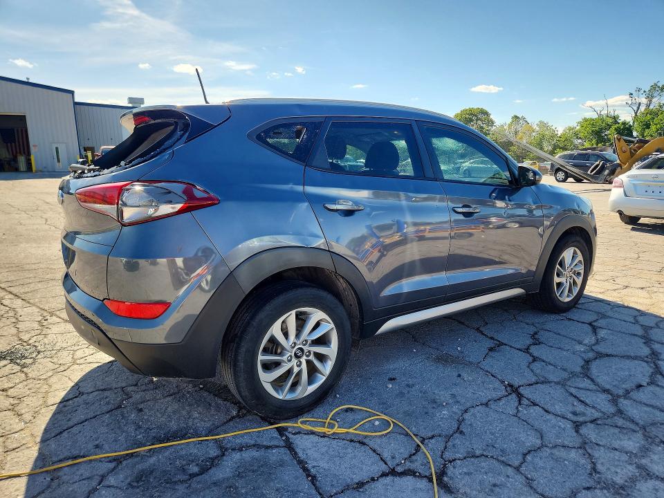 Photo 3 from auction – 2017 HYUNDAI TUCSON with VIN KM8J33A44HU275904