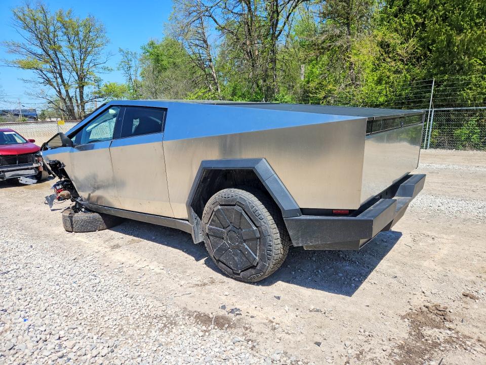 صورة رقم 2 من المزاد - 2025 TESLA CYBERTRUCK مع VIN 7G2CEHED1SA061056