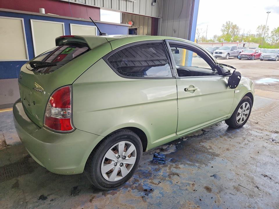 Photo 3 from auction – 2011 HYUNDAI ACCENT with VIN KMHCM3AC3BU188287