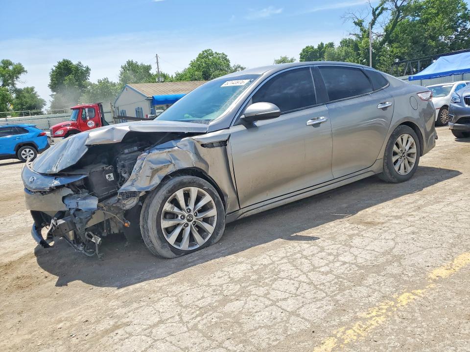 KIA OPTIMA 2017 z numerem VIN 5XXGT4L39HG138200 - Zdjęcie z aukcji